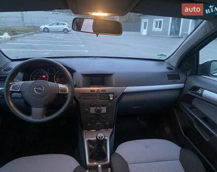 Серый Опель Астра, объемом двигателя 1.6 л и пробегом 227 тыс. км за 5000 $, фото 24 на Automoto.ua