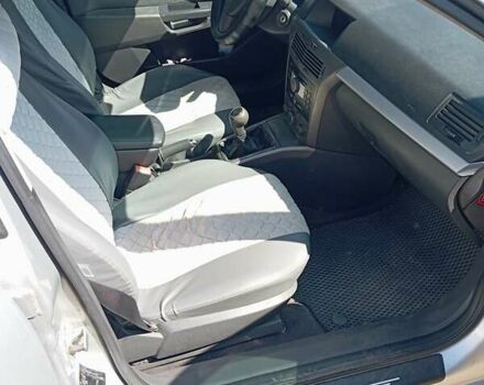 Серый Опель Астра, объемом двигателя 1.7 л и пробегом 296 тыс. км за 5000 $, фото 6 на Automoto.ua