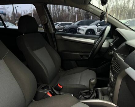 Серый Опель Астра, объемом двигателя 1.7 л и пробегом 292 тыс. км за 4900 $, фото 18 на Automoto.ua