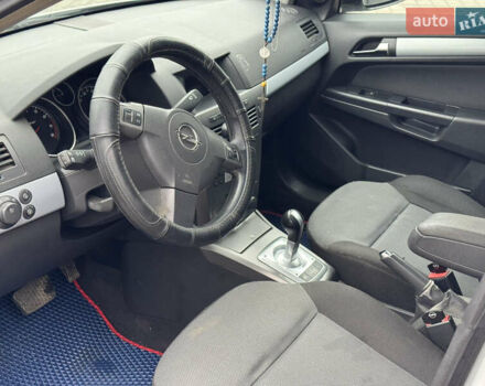 Серый Опель Астра, объемом двигателя 1.6 л и пробегом 215 тыс. км за 4300 $, фото 13 на Automoto.ua