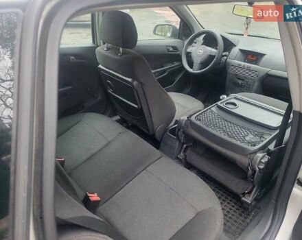 Серый Опель Астра, объемом двигателя 1.7 л и пробегом 250 тыс. км за 2999 $, фото 6 на Automoto.ua