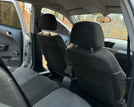 Серый Опель Астра, объемом двигателя 1.7 л и пробегом 324 тыс. км за 4200 $, фото 12 на Automoto.ua