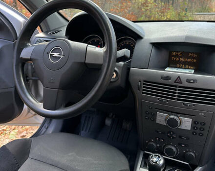Серый Опель Астра, объемом двигателя 1.7 л и пробегом 324 тыс. км за 4200 $, фото 11 на Automoto.ua