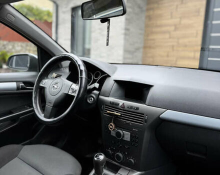 Серый Опель Астра, объемом двигателя 1.6 л и пробегом 276 тыс. км за 4000 $, фото 10 на Automoto.ua