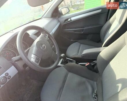 Серый Опель Астра, объемом двигателя 1.7 л и пробегом 255 тыс. км за 4300 $, фото 4 на Automoto.ua