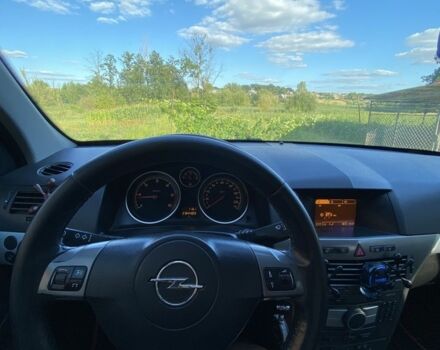 Серый Опель Астра, объемом двигателя 1.9 л и пробегом 235 тыс. км за 4300 $, фото 2 на Automoto.ua