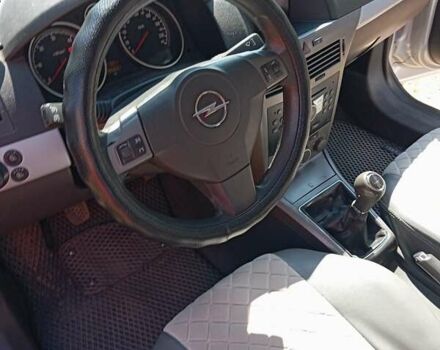 Серый Опель Астра, объемом двигателя 1.7 л и пробегом 296 тыс. км за 5000 $, фото 4 на Automoto.ua
