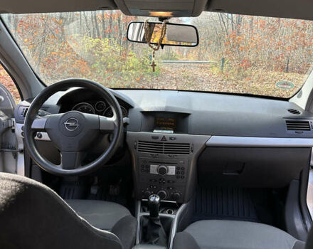 Серый Опель Астра, объемом двигателя 1.7 л и пробегом 324 тыс. км за 4200 $, фото 9 на Automoto.ua