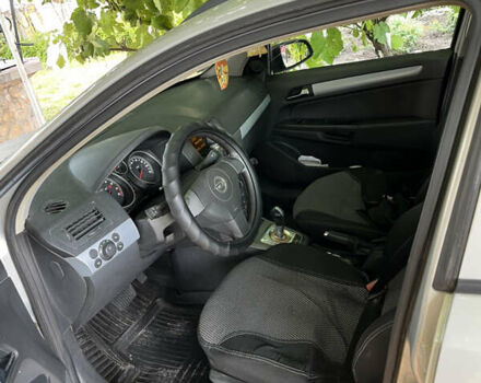 Серый Опель Астра, объемом двигателя 1.6 л и пробегом 291 тыс. км за 3200 $, фото 2 на Automoto.ua