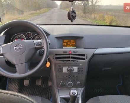 Серый Опель Астра, объемом двигателя 1.6 л и пробегом 199 тыс. км за 4500 $, фото 4 на Automoto.ua