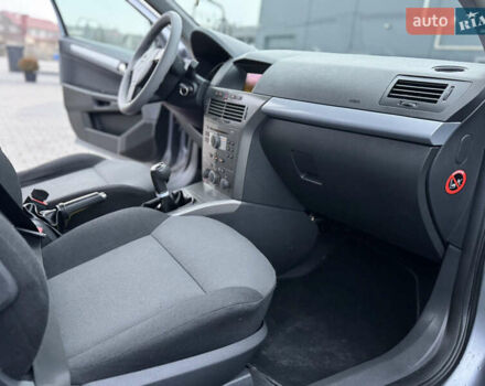 Серый Опель Астра, объемом двигателя 1.8 л и пробегом 211 тыс. км за 4499 $, фото 69 на Automoto.ua