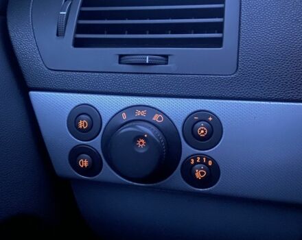 Серый Опель Астра, объемом двигателя 1.6 л и пробегом 277 тыс. км за 5000 $, фото 4 на Automoto.ua