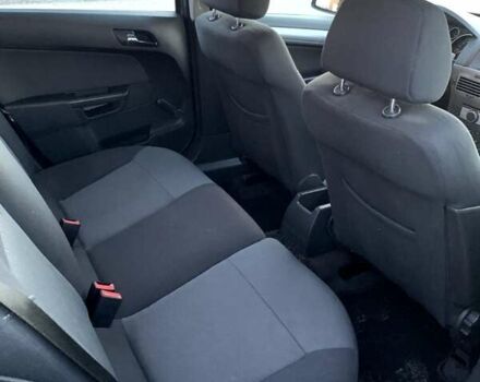 Серый Опель Астра, объемом двигателя 1.4 л и пробегом 171 тыс. км за 5000 $, фото 2 на Automoto.ua