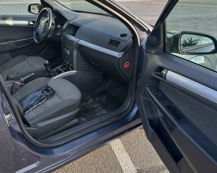 Серый Опель Астра, объемом двигателя 1.2 л и пробегом 323 тыс. км за 4200 $, фото 6 на Automoto.ua