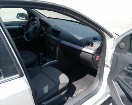 Серый Опель Астра, объемом двигателя 1.2 л и пробегом 280 тыс. км за 5200 $, фото 1 на Automoto.ua