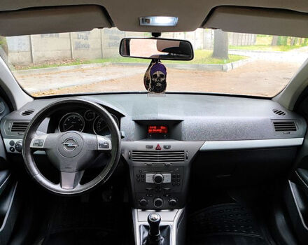 Серый Опель Астра, объемом двигателя 1.2 л и пробегом 281 тыс. км за 5300 $, фото 7 на Automoto.ua