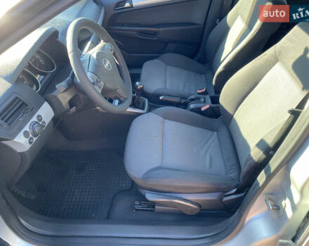 Серый Опель Астра, объемом двигателя 1.3 л и пробегом 385 тыс. км за 4500 $, фото 13 на Automoto.ua