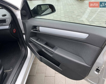 Серый Опель Астра, объемом двигателя 1.6 л и пробегом 198 тыс. км за 4450 $, фото 25 на Automoto.ua