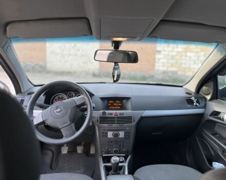 Серый Опель Астра, объемом двигателя 1.7 л и пробегом 270 тыс. км за 4800 $, фото 5 на Automoto.ua