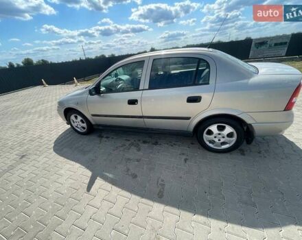 Серый Опель Астра, объемом двигателя 1.4 л и пробегом 320 тыс. км за 4000 $, фото 1 на Automoto.ua