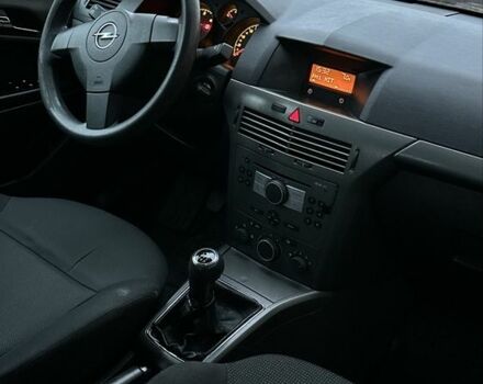 Серый Опель Астра, объемом двигателя 1.7 л и пробегом 290 тыс. км за 1800 $, фото 17 на Automoto.ua