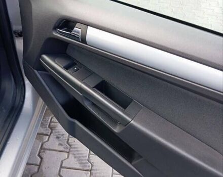 Серый Опель Астра, объемом двигателя 1.6 л и пробегом 198 тыс. км за 5200 $, фото 17 на Automoto.ua