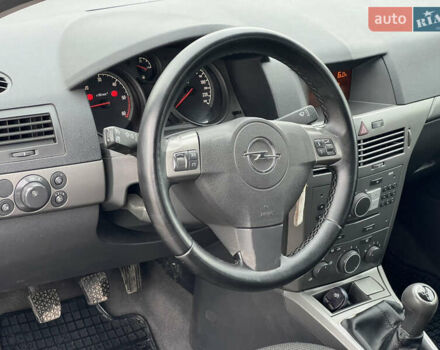 Опель Астра 2006 у Рожище на Automoto.ua Сірий Опель Астра, об'ємом двигуна 1.3 л та пробігом 243 тис. км за 4900 $, фото 16 на Automoto.ua