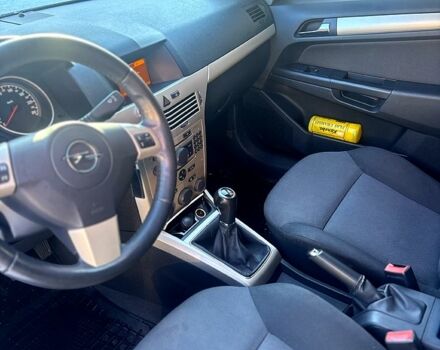 Серый Опель Астра, объемом двигателя 1.6 л и пробегом 250 тыс. км за 5500 $, фото 12 на Automoto.ua