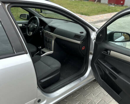 Серый Опель Астра, объемом двигателя 1.6 л и пробегом 250 тыс. км за 5350 $, фото 7 на Automoto.ua