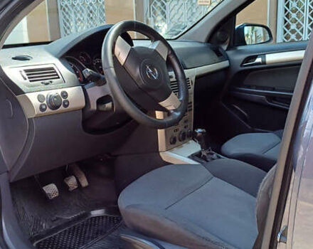 Серый Опель Астра, объемом двигателя 1.9 л и пробегом 293 тыс. км за 3900 $, фото 7 на Automoto.ua