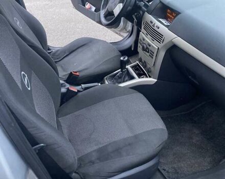 Серый Опель Астра, объемом двигателя 1.6 л и пробегом 289 тыс. км за 4750 $, фото 3 на Automoto.ua