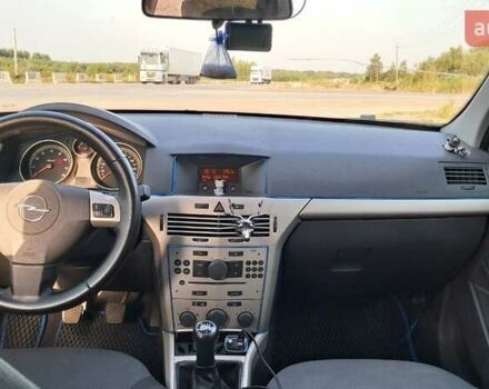 Серый Опель Астра, объемом двигателя 1.6 л и пробегом 264 тыс. км за 4600 $, фото 7 на Automoto.ua