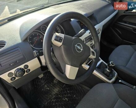 Серый Опель Астра, объемом двигателя 1.3 л и пробегом 238 тыс. км за 4800 $, фото 11 на Automoto.ua