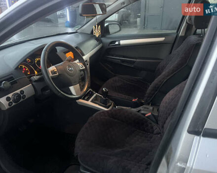 Серый Опель Астра, объемом двигателя 1.7 л и пробегом 301 тыс. км за 5100 $, фото 11 на Automoto.ua