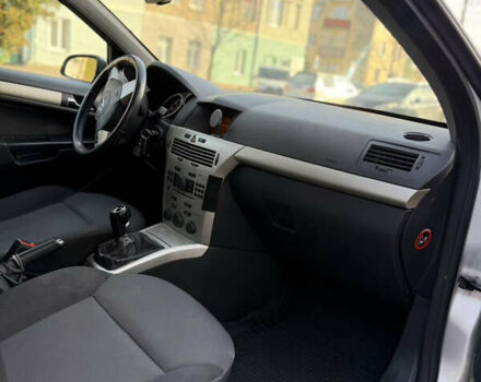 Серый Опель Астра, объемом двигателя 1.69 л и пробегом 334 тыс. км за 3850 $, фото 24 на Automoto.ua