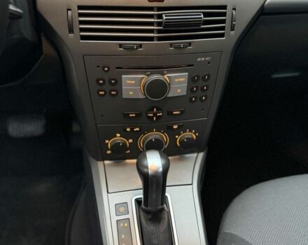 Серый Опель Астра, объемом двигателя 1.8 л и пробегом 214 тыс. км за 5550 $, фото 4 на Automoto.ua