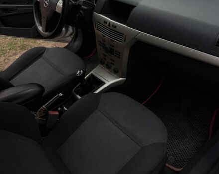 Серый Опель Астра, объемом двигателя 1.7 л и пробегом 245 тыс. км за 4700 $, фото 6 на Automoto.ua