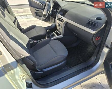 Серый Опель Астра, объемом двигателя 1.3 л и пробегом 238 тыс. км за 4800 $, фото 17 на Automoto.ua