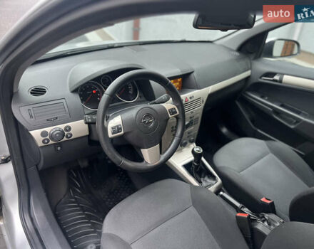 Серый Опель Астра, объемом двигателя 1.36 л и пробегом 270 тыс. км за 3900 $, фото 49 на Automoto.ua