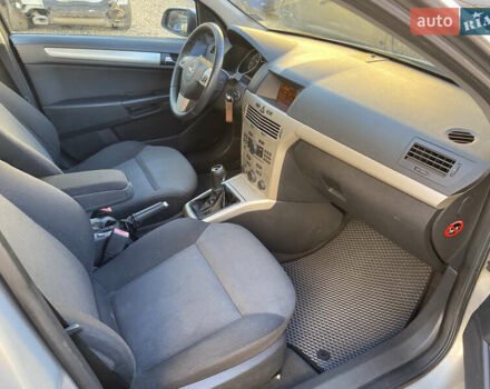 Серый Опель Астра, объемом двигателя 1.6 л и пробегом 210 тыс. км за 4699 $, фото 9 на Automoto.ua