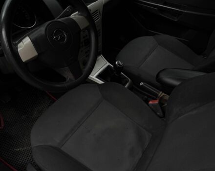 Серый Опель Астра, объемом двигателя 1.7 л и пробегом 245 тыс. км за 4700 $, фото 5 на Automoto.ua