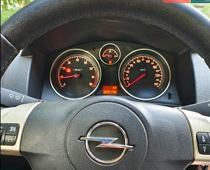 Серый Опель Астра, объемом двигателя 1.4 л и пробегом 33000 тыс. км за 4600 $, фото 4 на Automoto.ua