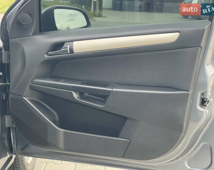 Серый Опель Астра, объемом двигателя 1.9 л и пробегом 203 тыс. км за 5800 $, фото 31 на Automoto.ua