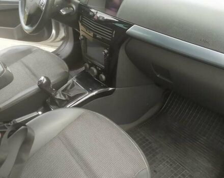 Серый Опель Астра, объемом двигателя 1.7 л и пробегом 285 тыс. км за 5500 $, фото 2 на Automoto.ua