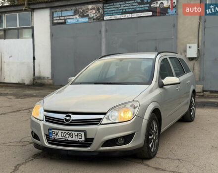 Опель Астра 2008 в Ровно на Automoto.ua Серый Опель Астра, объемом двигателя 1.91 л и пробегом 255 тыс. км за 4300 $, фото 1 на Automoto.ua