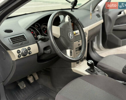 Серый Опель Астра, объемом двигателя 1.7 л и пробегом 228 тыс. км за 4899 $, фото 54 на Automoto.ua