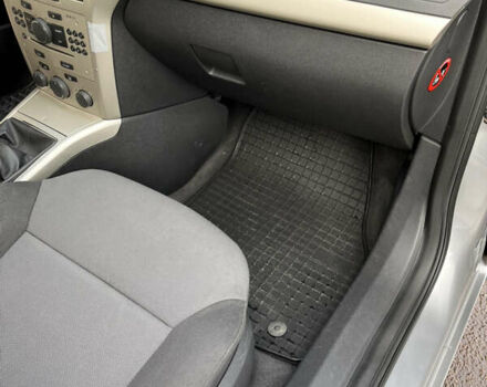 Серый Опель Астра, объемом двигателя 1.7 л и пробегом 258 тыс. км за 5500 $, фото 17 на Automoto.ua