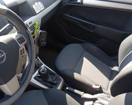 Серый Опель Астра, объемом двигателя 1.7 л и пробегом 260 тыс. км за 4800 $, фото 6 на Automoto.ua