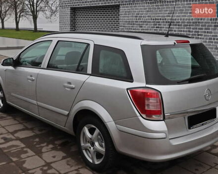 Серый Опель Астра, объемом двигателя 1.69 л и пробегом 239 тыс. км за 4999 $, фото 1 на Automoto.ua