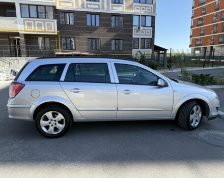 Серый Опель Астра, объемом двигателя 1.7 л и пробегом 320 тыс. км за 4600 $, фото 2 на Automoto.ua